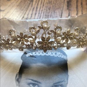 Brand New Never Worn Bridal Tiara.